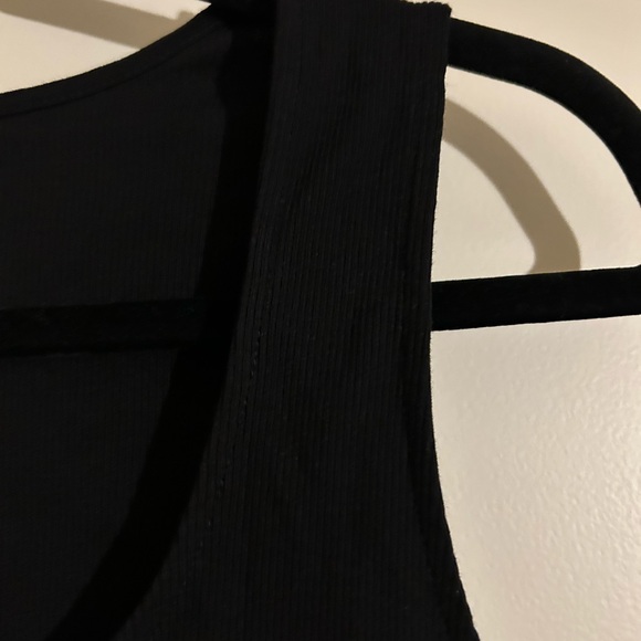 NWT Sezane ✨Exclusive Archives ✨ Black Buttoned Crop Tank Top - Picture 6 of 7